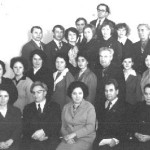 Работники Вичугского горкома КПСС. Трое в первом ряду в центре слева направо - А.И. Миронов, М.С. Лобушкова, И.Н. Лопатин, 1975 год