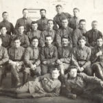 Курсанты Киевской школы командиров РККА, 5-й справа в третьем ряду Л.М. Сандалов, 1924 год